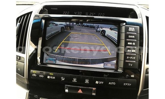 Imported Toyota Land Cruiser White Makiinaa iti Import - Dubai keessatti Central Kenya keessatti Imported Toyota Land Cruiser White Makiinaa iti Import - Dubai keessatti Central Kenya keessatti