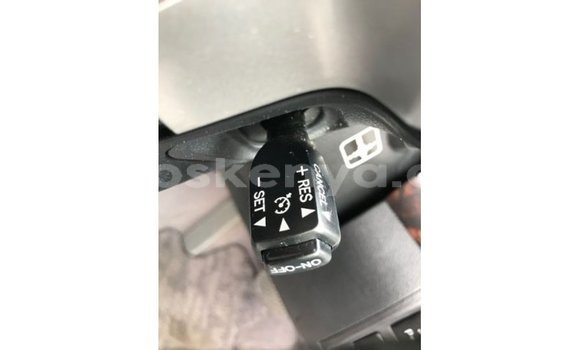 Imported Toyota Land Cruiser White Makiinaa iti Import - Dubai keessatti Central Kenya keessatti Imported Toyota Land Cruiser White Makiinaa iti Import - Dubai keessatti Central Kenya keessatti