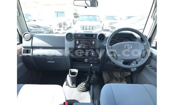 Nunua Imported Toyota Land Cruiser Nyeupe Gari ndani ya Import - Dubai nchini Kati Kenya Nunua Imported Toyota Land Cruiser Nyeupe Gari ndani ya Import - Dubai nchini Kati Kenya