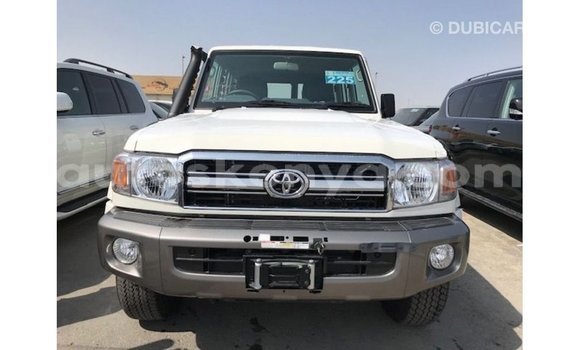 Nunua Imported Toyota Land Cruiser Nyeupe Gari ndani ya Import - Dubai nchini Kati Kenya Nunua Imported Toyota Land Cruiser Nyeupe Gari ndani ya Import - Dubai nchini Kati Kenya