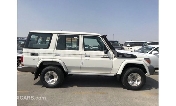 Nunua Imported Toyota Land Cruiser Nyeupe Gari ndani ya Import - Dubai nchini Kati Kenya Nunua Imported Toyota Land Cruiser Nyeupe Gari ndani ya Import - Dubai nchini Kati Kenya