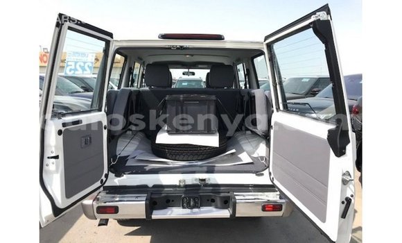Nunua Imported Toyota Land Cruiser Nyeupe Gari ndani ya Import - Dubai nchini Kati Kenya Nunua Imported Toyota Land Cruiser Nyeupe Gari ndani ya Import - Dubai nchini Kati Kenya