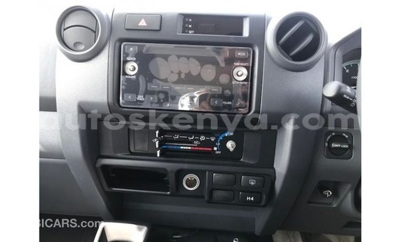 Nunua Imported Toyota Land Cruiser Nyeupe Gari ndani ya Import - Dubai nchini Kati Kenya Nunua Imported Toyota Land Cruiser Nyeupe Gari ndani ya Import - Dubai nchini Kati Kenya