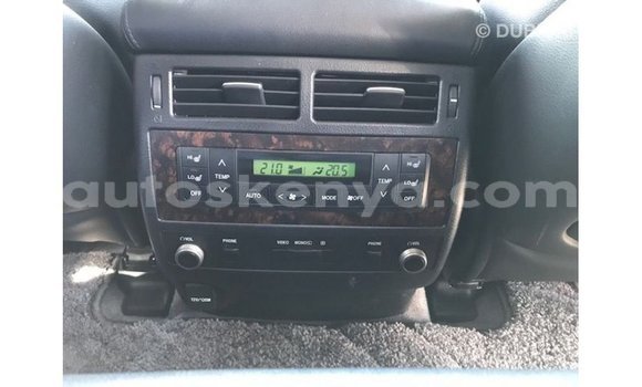 Imported Toyota Land Cruiser White Makiinaa iti Import - Dubai keessatti Central Kenya keessatti Imported Toyota Land Cruiser White Makiinaa iti Import - Dubai keessatti Central Kenya keessatti