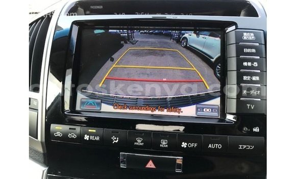 Imported Toyota Land Cruiser White Makiinaa iti Import - Dubai keessatti Central Kenya keessatti Imported Toyota Land Cruiser White Makiinaa iti Import - Dubai keessatti Central Kenya keessatti