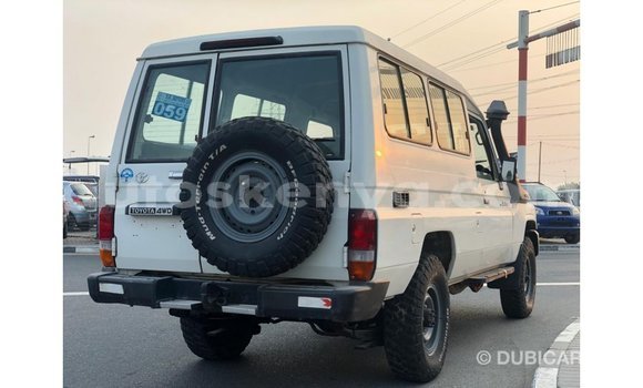 Nunua Imported Toyota Land Cruiser Nyeupe Gari ndani ya Import - Dubai nchini Kati Kenya Nunua Imported Toyota Land Cruiser Nyeupe Gari ndani ya Import - Dubai nchini Kati Kenya