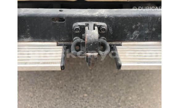 Nunua Imported Toyota Land Cruiser Nyeupe Gari ndani ya Import - Dubai nchini Kati Kenya Nunua Imported Toyota Land Cruiser Nyeupe Gari ndani ya Import - Dubai nchini Kati Kenya