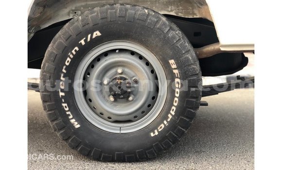 Nunua Imported Toyota Land Cruiser Nyeupe Gari ndani ya Import - Dubai nchini Kati Kenya Nunua Imported Toyota Land Cruiser Nyeupe Gari ndani ya Import - Dubai nchini Kati Kenya