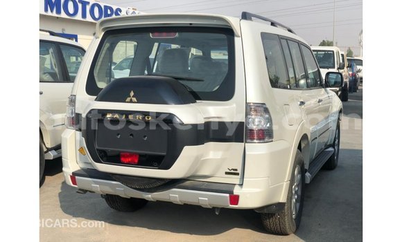 Imported Mitsubishi Pajero White Makiinaa iti Import - Dubai keessatti Central Kenya keessatti Imported Mitsubishi Pajero White Makiinaa iti Import - Dubai keessatti Central Kenya keessatti