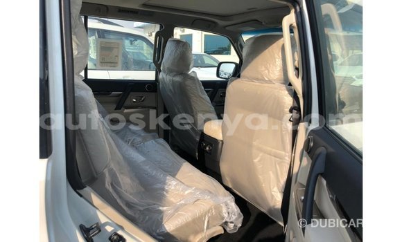 Imported Mitsubishi Pajero White Makiinaa iti Import - Dubai keessatti Central Kenya keessatti Imported Mitsubishi Pajero White Makiinaa iti Import - Dubai keessatti Central Kenya keessatti