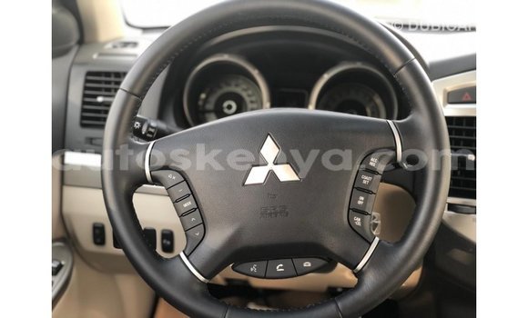 Nunua Imported Mitsubishi Pajero Nyeusi Gari ndani ya Import - Dubai nchini Kati Kenya Nunua Imported Mitsubishi Pajero Nyeusi Gari ndani ya Import - Dubai nchini Kati Kenya