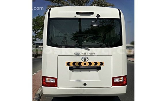 Imported Toyota Coaster White Makiinaa iti Import - Dubai keessatti Central Kenya keessatti Imported Toyota Coaster White Makiinaa iti Import - Dubai keessatti Central Kenya keessatti