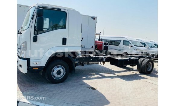 Imported Isuzu Bighorn White Netiree iti Import - Dubai keessatti Central Kenya keessatti Imported Isuzu Bighorn White Netiree iti Import - Dubai keessatti Central Kenya keessatti