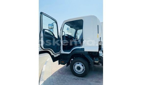 Imported Isuzu Bighorn White Netiree iti Import - Dubai keessatti Central Kenya keessatti Imported Isuzu Bighorn White Netiree iti Import - Dubai keessatti Central Kenya keessatti