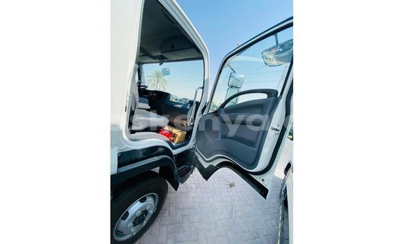 Imported Isuzu Bighorn White Netiree iti Import - Dubai keessatti Central Kenya keessatti Imported Isuzu Bighorn White Netiree iti Import - Dubai keessatti Central Kenya keessatti