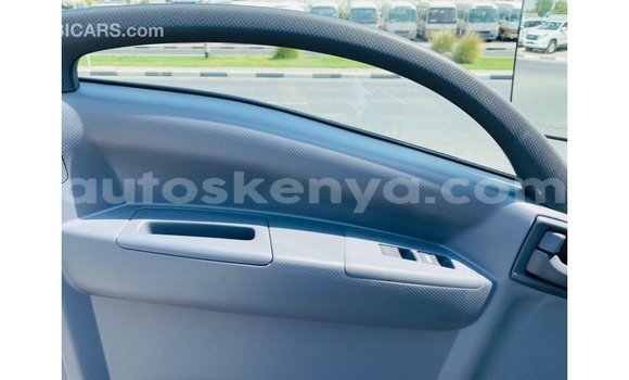 Imported Isuzu Bighorn White Netiree iti Import - Dubai keessatti Central Kenya keessatti Imported Isuzu Bighorn White Netiree iti Import - Dubai keessatti Central Kenya keessatti