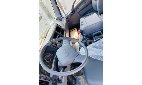 Imported Isuzu Bighorn White Netiree iti Import - Dubai keessatti Central Kenya keessatti Imported Isuzu Bighorn White Netiree iti Import - Dubai keessatti Central Kenya keessatti