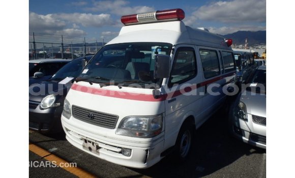 Nunua Imported Toyota Regius Nyeupe Gari ndani ya Import - Dubai nchini Kati Kenya Nunua Imported Toyota Regius Nyeupe Gari ndani ya Import - Dubai nchini Kati Kenya