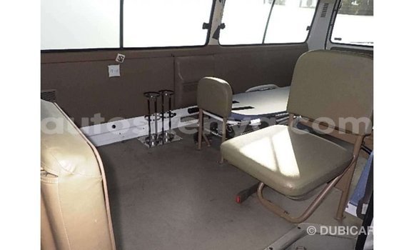 Nunua Imported Toyota Regius Nyeupe Gari ndani ya Import - Dubai nchini Kati Kenya Nunua Imported Toyota Regius Nyeupe Gari ndani ya Import - Dubai nchini Kati Kenya