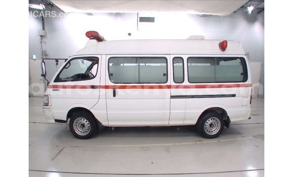 Nunua Imported Toyota Regius Nyeupe Gari ndani ya Import - Dubai nchini Kati Kenya Nunua Imported Toyota Regius Nyeupe Gari ndani ya Import - Dubai nchini Kati Kenya