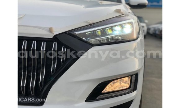 Imported Hyundai Tucson White Makiinaa iti Import - Dubai keessatti Central Kenya keessatti Imported Hyundai Tucson White Makiinaa iti Import - Dubai keessatti Central Kenya keessatti