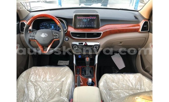 Imported Hyundai Tucson White Makiinaa iti Import - Dubai keessatti Central Kenya keessatti Imported Hyundai Tucson White Makiinaa iti Import - Dubai keessatti Central Kenya keessatti