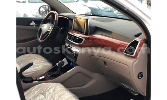 Imported Hyundai Tucson White Makiinaa iti Import - Dubai keessatti Central Kenya keessatti Imported Hyundai Tucson White Makiinaa iti Import - Dubai keessatti Central Kenya keessatti