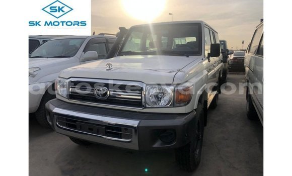 Buy Import Toyota Land Cruiser White Car in Import - Dubai in Central Kenya Buy Import Toyota Land Cruiser White Car in Import - Dubai in Central Kenya