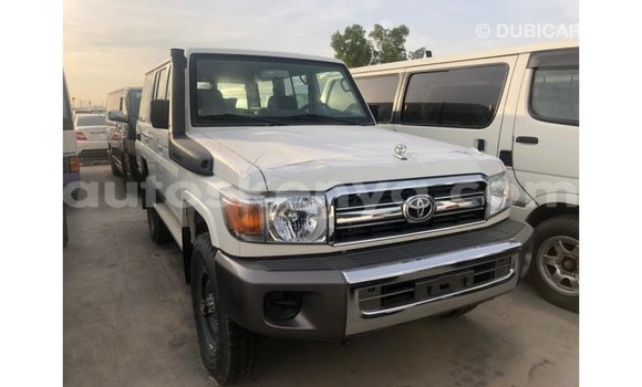 Buy Import Toyota Land Cruiser White Car in Import - Dubai in Central Kenya Buy Import Toyota Land Cruiser White Car in Import - Dubai in Central Kenya