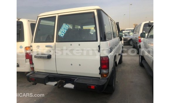Buy Import Toyota Land Cruiser White Car in Import - Dubai in Central Kenya Buy Import Toyota Land Cruiser White Car in Import - Dubai in Central Kenya