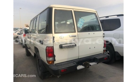 Buy Import Toyota Land Cruiser White Car in Import - Dubai in Central Kenya Buy Import Toyota Land Cruiser White Car in Import - Dubai in Central Kenya