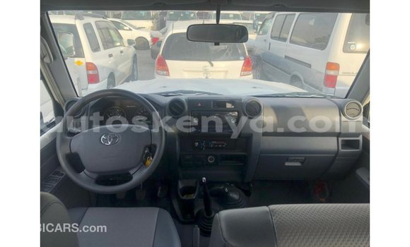 Buy Import Toyota Land Cruiser White Car in Import - Dubai in Central Kenya Buy Import Toyota Land Cruiser White Car in Import - Dubai in Central Kenya