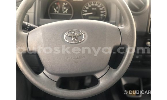 Buy Import Toyota Land Cruiser White Car in Import - Dubai in Central Kenya Buy Import Toyota Land Cruiser White Car in Import - Dubai in Central Kenya