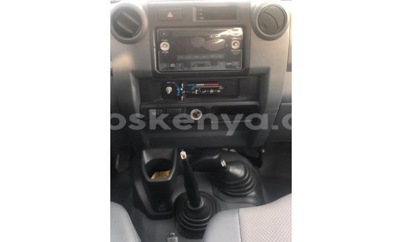 Buy Import Toyota Land Cruiser White Car in Import - Dubai in Central Kenya Buy Import Toyota Land Cruiser White Car in Import - Dubai in Central Kenya