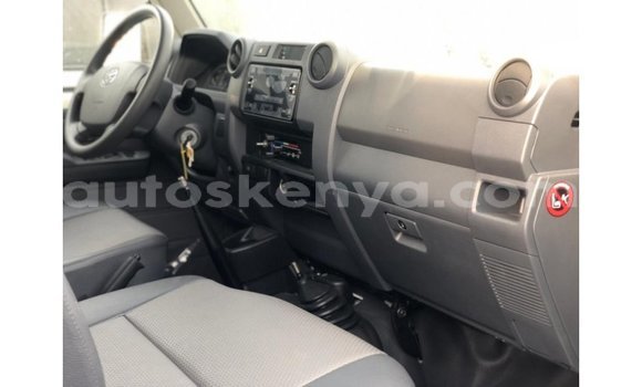 Buy Import Toyota Land Cruiser White Car in Import - Dubai in Central Kenya Buy Import Toyota Land Cruiser White Car in Import - Dubai in Central Kenya