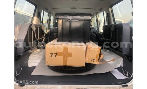 Buy Import Toyota Land Cruiser White Car in Import - Dubai in Central Kenya Buy Import Toyota Land Cruiser White Car in Import - Dubai in Central Kenya
