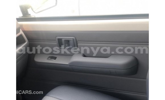 Buy Import Toyota Land Cruiser White Car in Import - Dubai in Central Kenya Buy Import Toyota Land Cruiser White Car in Import - Dubai in Central Kenya