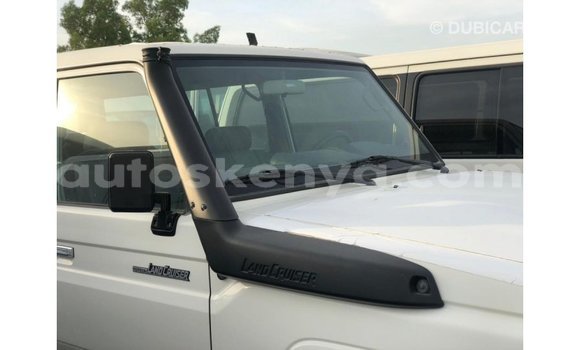 Buy Import Toyota Land Cruiser White Car in Import - Dubai in Central Kenya Buy Import Toyota Land Cruiser White Car in Import - Dubai in Central Kenya