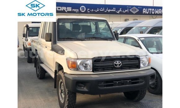 Nunua Imported Toyota Land Cruiser Nyeupe Gari ndani ya Import - Dubai nchini Kati Kenya Nunua Imported Toyota Land Cruiser Nyeupe Gari ndani ya Import - Dubai nchini Kati Kenya