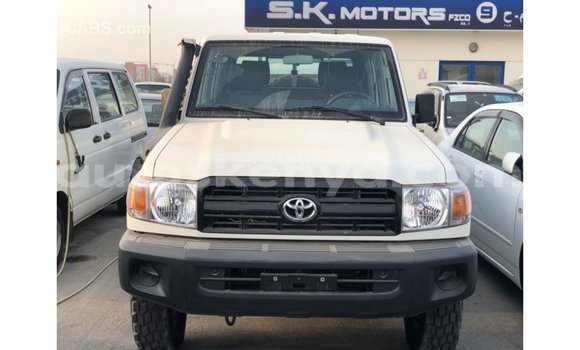 Nunua Imported Toyota Land Cruiser Nyeupe Gari ndani ya Import - Dubai nchini Kati Kenya Nunua Imported Toyota Land Cruiser Nyeupe Gari ndani ya Import - Dubai nchini Kati Kenya