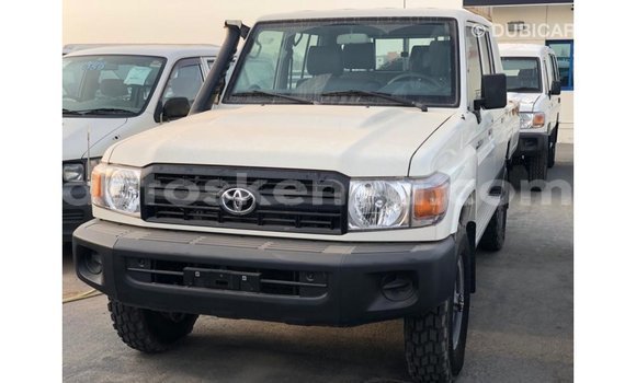 Nunua Imported Toyota Land Cruiser Nyeupe Gari ndani ya Import - Dubai nchini Kati Kenya Nunua Imported Toyota Land Cruiser Nyeupe Gari ndani ya Import - Dubai nchini Kati Kenya