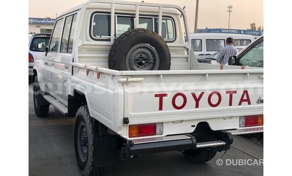 Nunua Imported Toyota Land Cruiser Nyeupe Gari ndani ya Import - Dubai nchini Kati Kenya Nunua Imported Toyota Land Cruiser Nyeupe Gari ndani ya Import - Dubai nchini Kati Kenya
