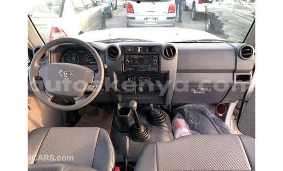 Nunua Imported Toyota Land Cruiser Nyeupe Gari ndani ya Import - Dubai nchini Kati Kenya Nunua Imported Toyota Land Cruiser Nyeupe Gari ndani ya Import - Dubai nchini Kati Kenya