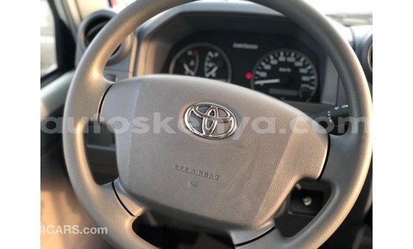 Nunua Imported Toyota Land Cruiser Nyeupe Gari ndani ya Import - Dubai nchini Kati Kenya Nunua Imported Toyota Land Cruiser Nyeupe Gari ndani ya Import - Dubai nchini Kati Kenya