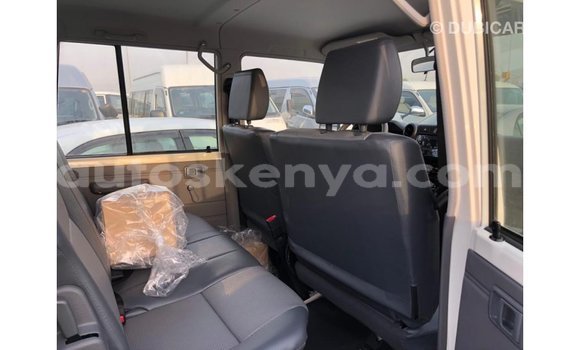 Nunua Imported Toyota Land Cruiser Nyeupe Gari ndani ya Import - Dubai nchini Kati Kenya Nunua Imported Toyota Land Cruiser Nyeupe Gari ndani ya Import - Dubai nchini Kati Kenya
