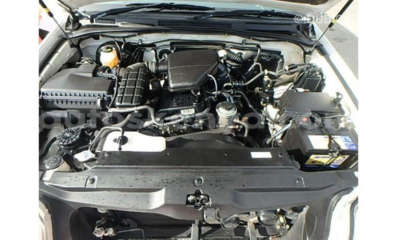 Imported Toyota Hilux White Makiinaa iti Import - Dubai keessatti Central Kenya keessatti Imported Toyota Hilux White Makiinaa iti Import - Dubai keessatti Central Kenya keessatti