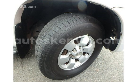 Imported Toyota Hilux White Makiinaa iti Import - Dubai keessatti Central Kenya keessatti Imported Toyota Hilux White Makiinaa iti Import - Dubai keessatti Central Kenya keessatti