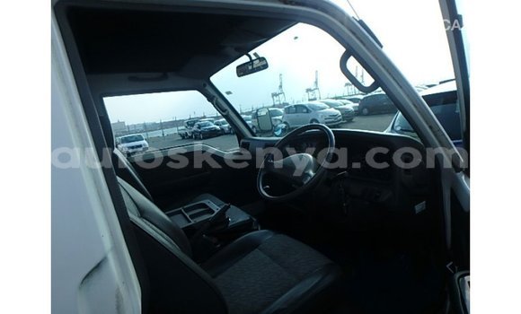 Nunua Imported Nissan Caravan Nyeupe Gari ndani ya Import - Dubai nchini Kati Kenya Nunua Imported Nissan Caravan Nyeupe Gari ndani ya Import - Dubai nchini Kati Kenya