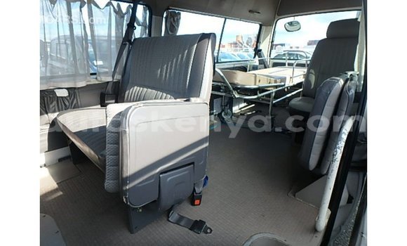 Imported Nissan Caravan White Makiinaa iti Import - Dubai keessatti Central Kenya keessatti Imported Nissan Caravan White Makiinaa iti Import - Dubai keessatti Central Kenya keessatti