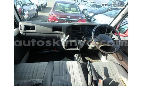 Imported Nissan Caravan White Makiinaa iti Import - Dubai keessatti Central Kenya keessatti Imported Nissan Caravan White Makiinaa iti Import - Dubai keessatti Central Kenya keessatti